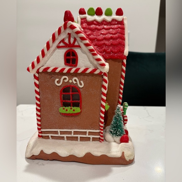 Lit Gingerbread Village Gingerbread Station by
Valerie - Picture 15 of 15